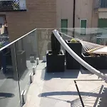 Con Ampio Terrazzo Attrezzato Anche Con Angolo Cottura Apartment