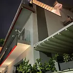 Con Ampio Terrazzo Attrezzato Anche Con Angolo Cottura Appartement Spotorno