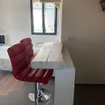 Apartment Con Ampio Terrazzo Attrezzato Anche Con Angolo Cottura *