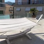 Con Ampio Terrazzo Attrezzato Anche Con Angolo Cottura *