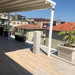 Con Ampio Terrazzo Attrezzato Anche Con Angolo Cottura