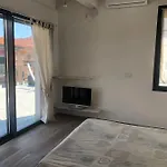Con Ampio Terrazzo Attrezzato Anche Con Angolo Cottura Apartment