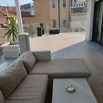 Appartement Con Ampio Terrazzo Attrezzato Anche Con Angolo Cottura