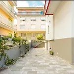 Con Ampio Terrazzo Attrezzato Anche Con Angolo Cottura *