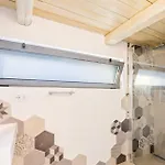 Con Ampio Terrazzo Attrezzato Anche Con Angolo Cottura