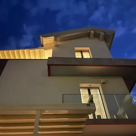 Con Ampio Terrazzo Attrezzato Anche Con Angolo Cottura Apartment *