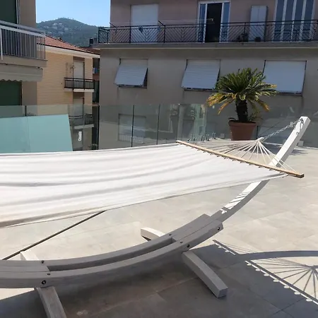 Con Ampio Terrazzo Attrezzato Anche Con Angolo Cottura Apartment Spotorno