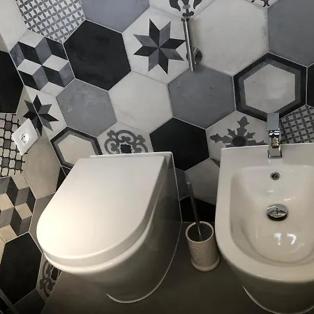 Apartment Con Ampio Terrazzo Attrezzato Anche Con Angolo Cottura *