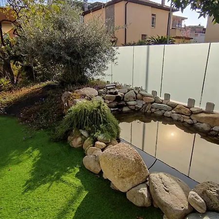 Con Ampio Terrazzo Attrezzato Anche Con Angolo Cottura Apartment