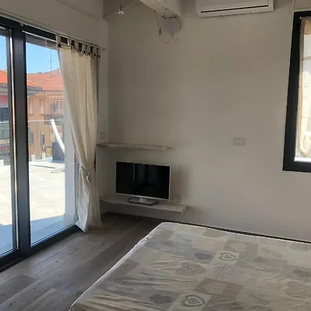 Con Ampio Terrazzo Attrezzato Anche Con Angolo Cottura Apartment