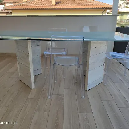 Apartment Con Ampio Terrazzo Attrezzato Anche Con Angolo Cottura Spotorno