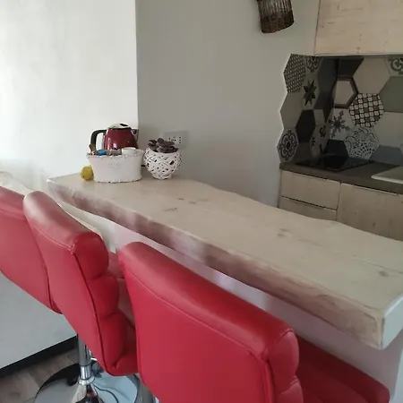 Con Ampio Terrazzo Attrezzato Anche Con Angolo Cottura * Spotorno