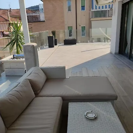Apartmán Con Ampio Terrazzo Attrezzato Anche Con Angolo Cottura
