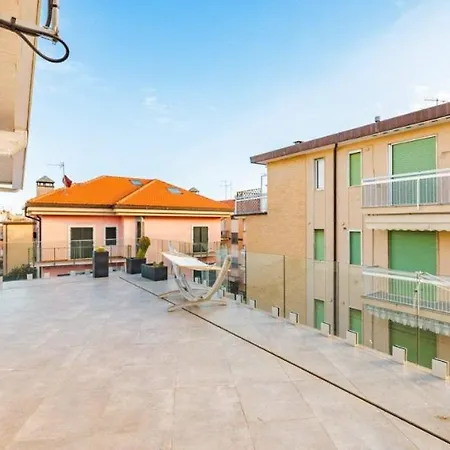 Con Ampio Terrazzo Attrezzato Anche Con Angolo Cottura Apartment Spotorno