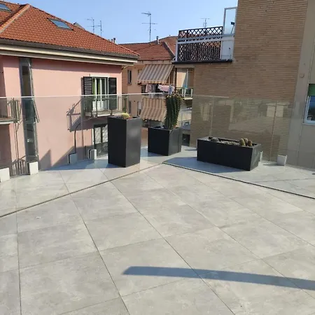 Con Ampio Terrazzo Attrezzato Anche Con Angolo Cottura * Spotorno