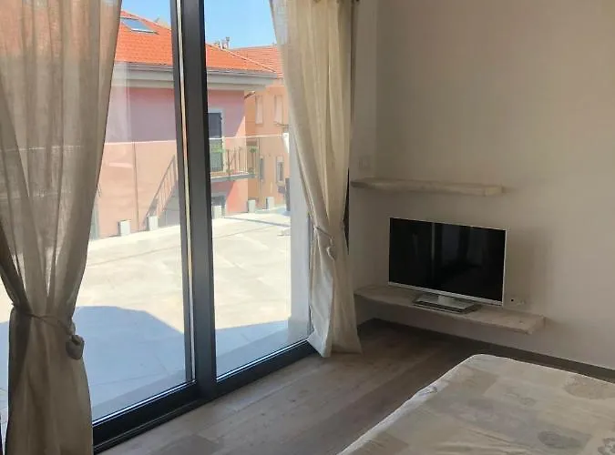Apartamento Con Ampio Terrazzo Attrezzato Anche Con Angolo Cottura