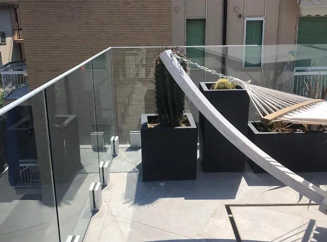 Con Ampio Terrazzo Attrezzato Anche Con Angolo Cottura Apartamento