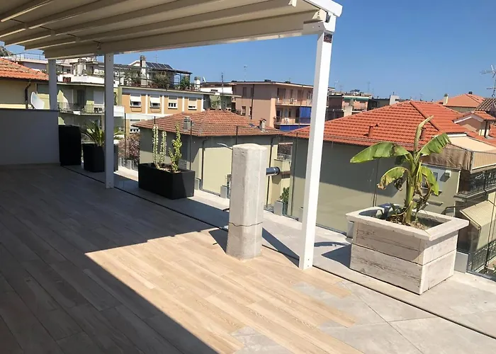 Con Ampio Terrazzo Attrezzato Anche Con Angolo Cottura
