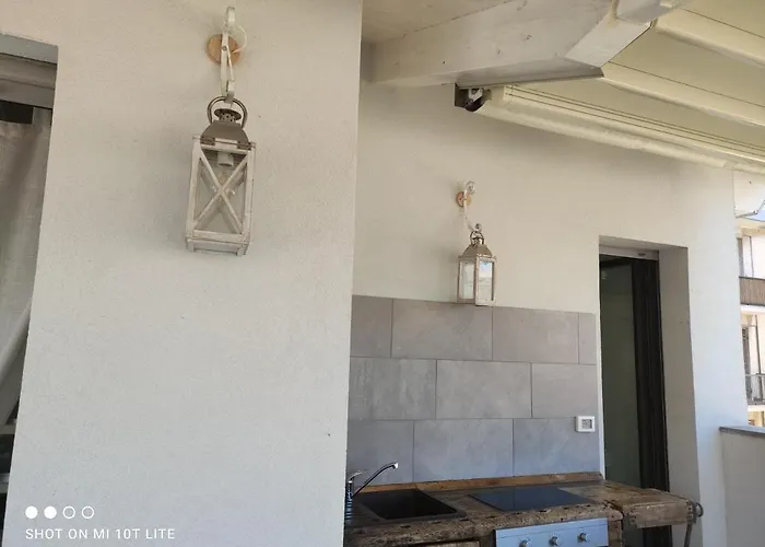 Con Ampio Terrazzo Attrezzato Anche Con Angolo Cottura Apartamento