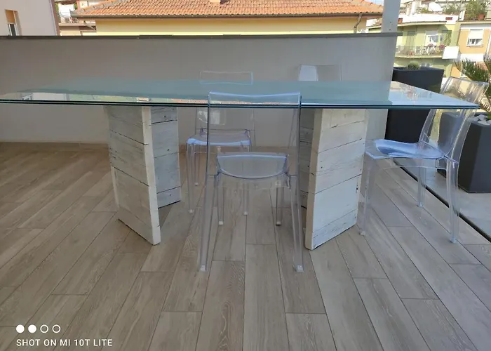 Apartment Con Ampio Terrazzo Attrezzato Anche Con Angolo Cottura Spotorno