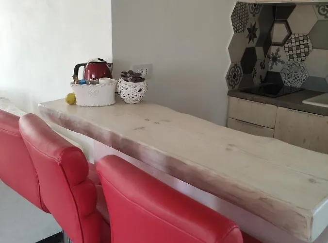 Con Ampio Terrazzo Attrezzato Anche Con Angolo Cottura * Spotorno