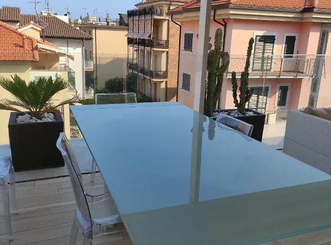 Con Ampio Terrazzo Attrezzato Anche Con Angolo Cottura Apartment Spotorno