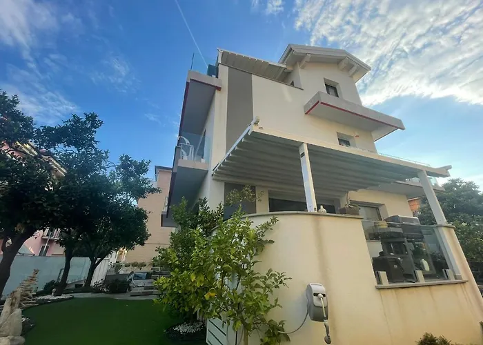 Apartment Con Ampio Terrazzo Attrezzato Anche Con Angolo Cottura *