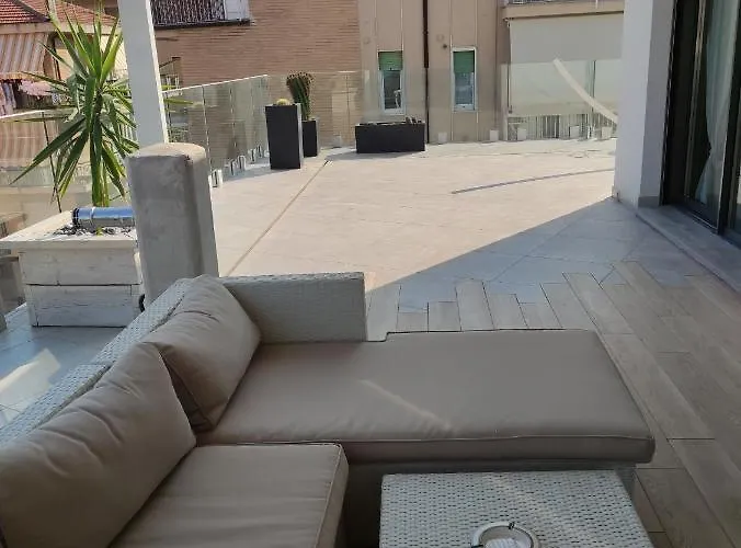 Apartment Con Ampio Terrazzo Attrezzato Anche Con Angolo Cottura