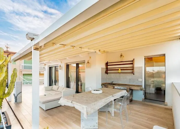Apartamento Con Ampio Terrazzo Attrezzato Anche Con Angolo Cottura Spotorno