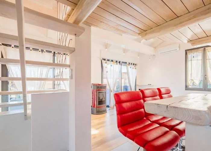 Apartamento Con Ampio Terrazzo Attrezzato Anche Con Angolo Cottura *