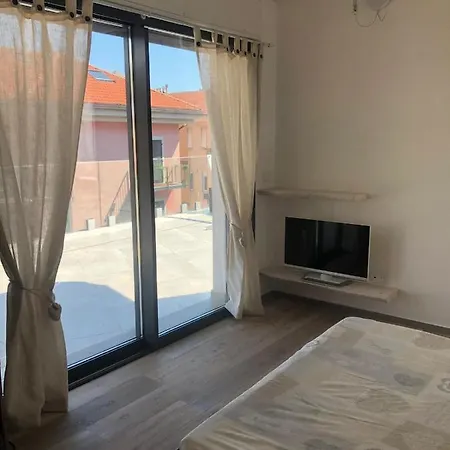 Διαμέρισμα Con Ampio Terrazzo Attrezzato Anche Con Angolo Cottura