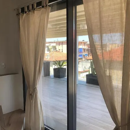 Con Ampio Terrazzo Attrezzato Anche Con Angolo Cottura * Споторно