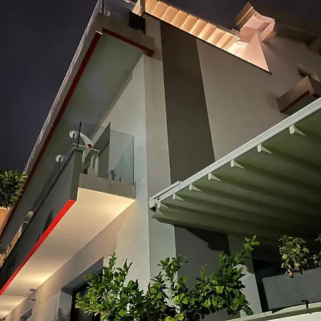 Con Ampio Terrazzo Attrezzato Anche Con Angolo Cottura Апартаменты Споторно