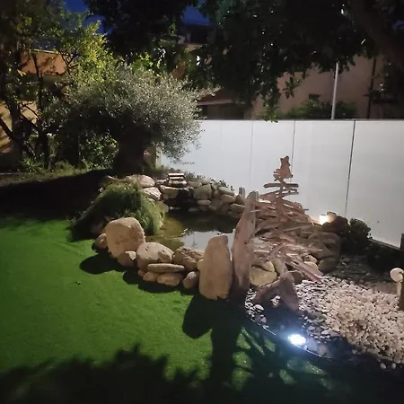 Con Ampio Terrazzo Attrezzato Anche Con Angolo Cottura