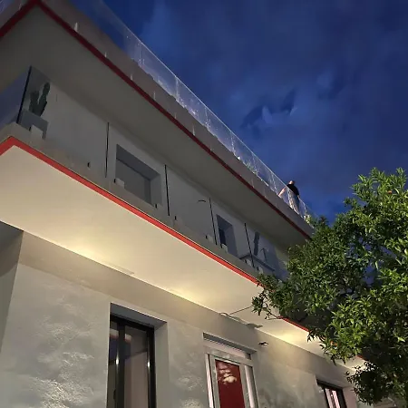 Con Ampio Terrazzo Attrezzato Anche Con Angolo Cottura * Spotorno