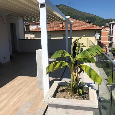 Con Ampio Terrazzo Attrezzato Anche Con Angolo Cottura Apartamento Spotorno