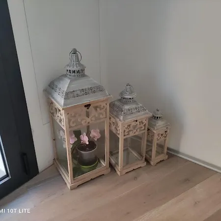 Con Ampio Terrazzo Attrezzato Anche Con Angolo Cottura *