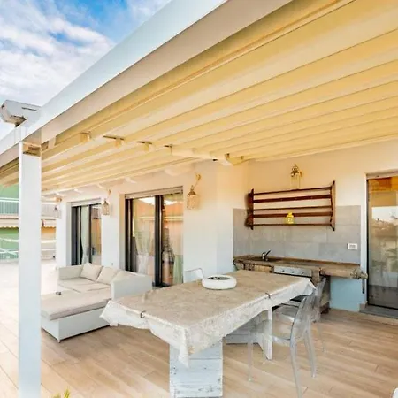 Apartamento Con Ampio Terrazzo Attrezzato Anche Con Angolo Cottura Spotorno