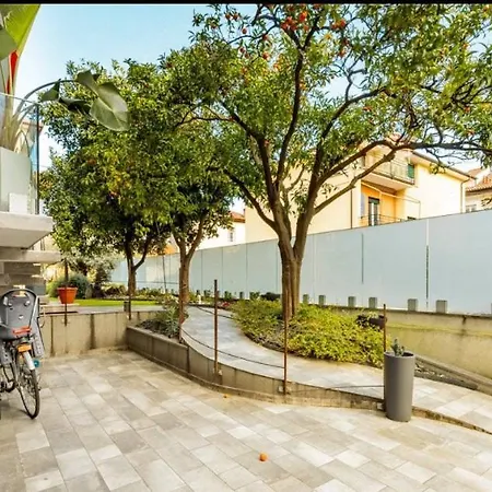 Con Ampio Terrazzo Attrezzato Anche Con Angolo Cottura Споторно