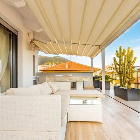 Con Ampio Terrazzo Attrezzato Anche Con Angolo Cottura Appartement *