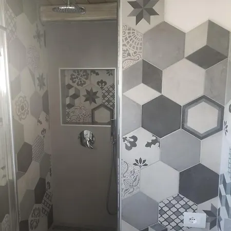 Con Ampio Terrazzo Attrezzato Anche Con Angolo Cottura Apartment *
