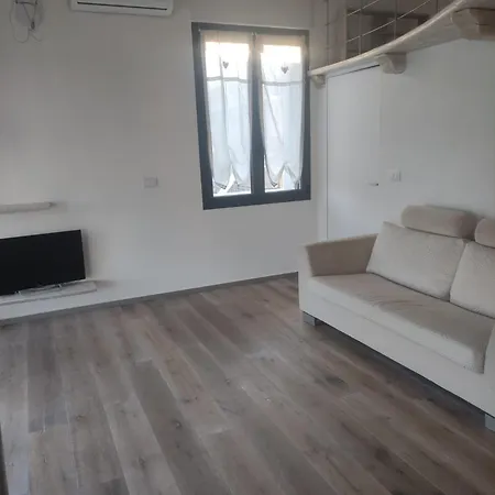 Con Ampio Terrazzo Attrezzato Anche Con Angolo Cottura * Spotorno