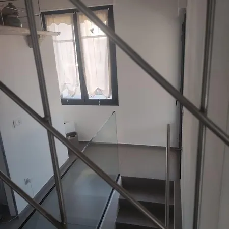 Con Ampio Terrazzo Attrezzato Anche Con Angolo Cottura Apartment