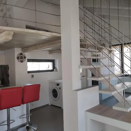 Con Ampio Terrazzo Attrezzato Anche Con Angolo Cottura Apartment