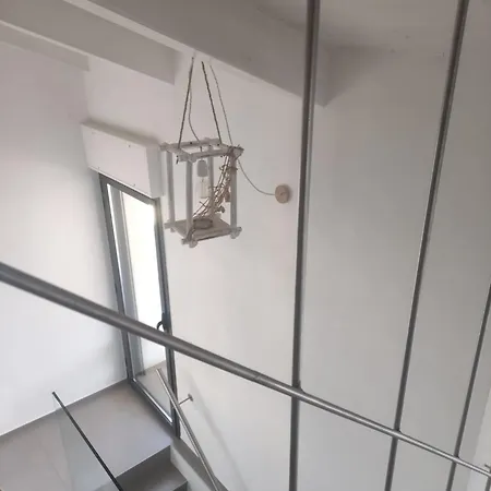 Con Ampio Terrazzo Attrezzato Anche Con Angolo Cottura