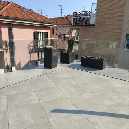 Διαμέρισμα Con Ampio Terrazzo Attrezzato Anche Con Angolo Cottura Spotorno
