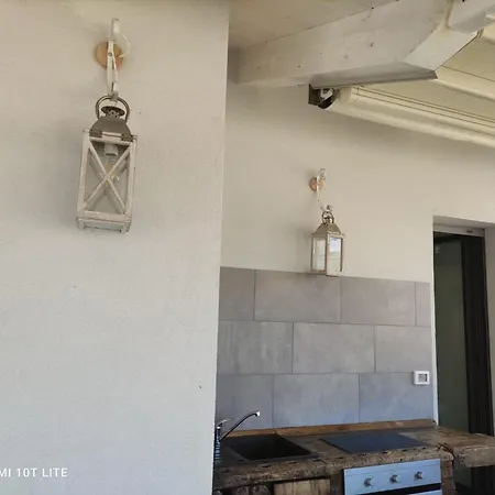Con Ampio Terrazzo Attrezzato Anche Con Angolo Cottura Apartment Spotorno