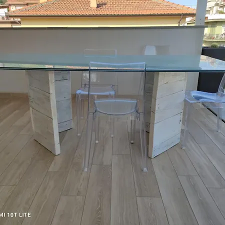 Con Ampio Terrazzo Attrezzato Anche Con Angolo Cottura Spotorno