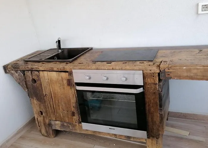 Con Ampio Terrazzo Attrezzato Anche Con Angolo Cottura Appartement Spotorno