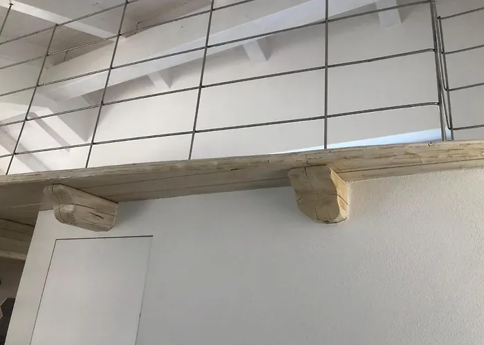 Con Ampio Terrazzo Attrezzato Anche Con Angolo Cottura *